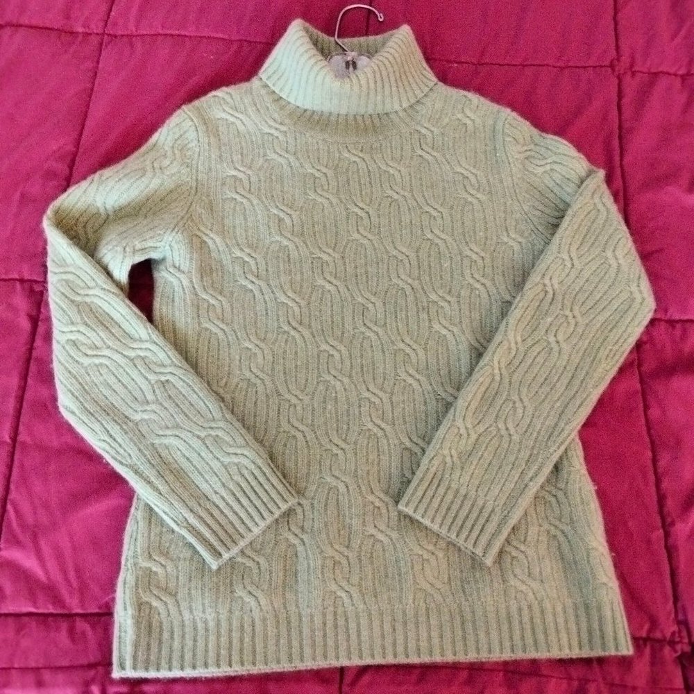 100 percent cashmere light olive heavy cable T-neck size L